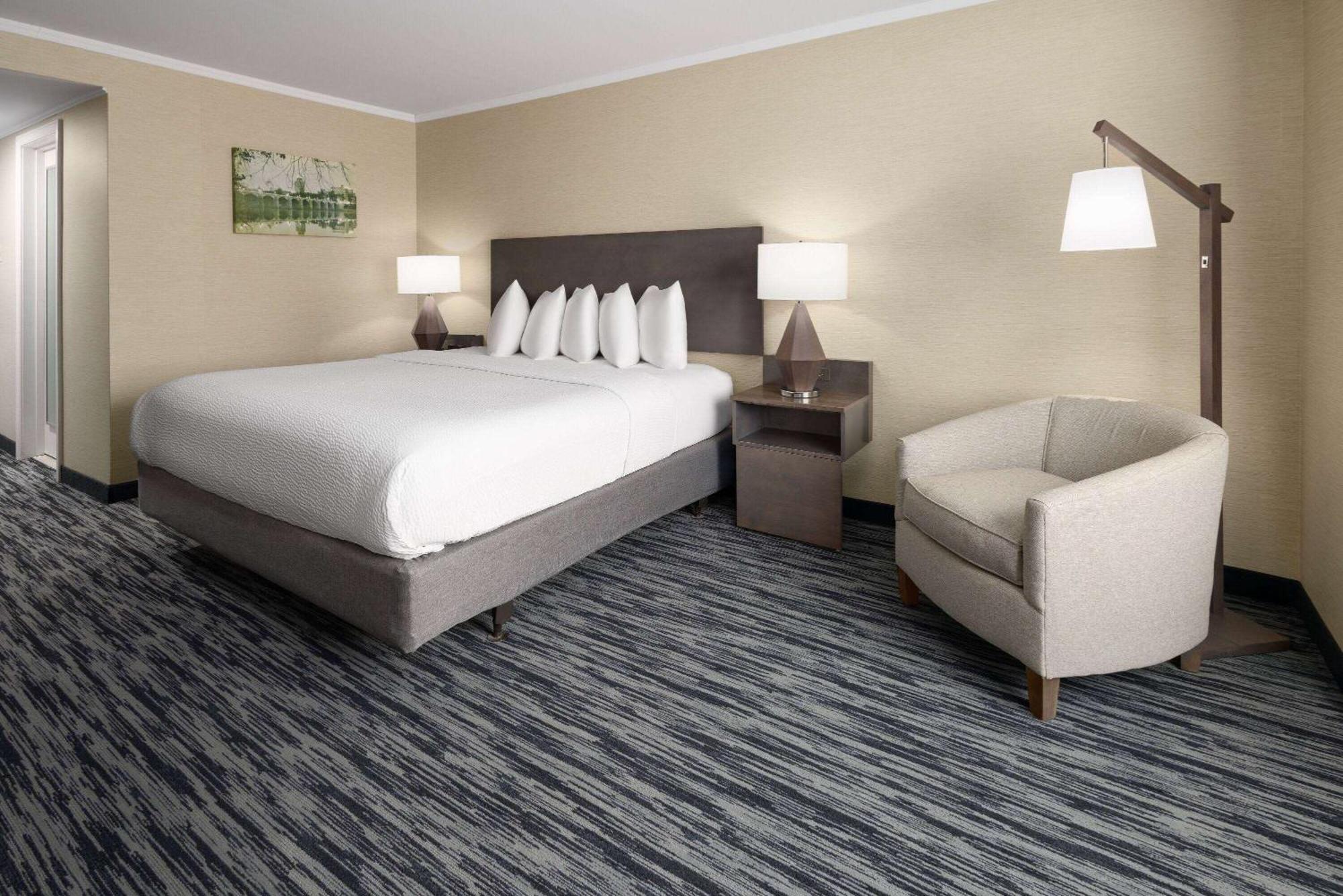 Penn Harris Hotel Harrisburg, Trademark By Wyndham Екстер'єр фото