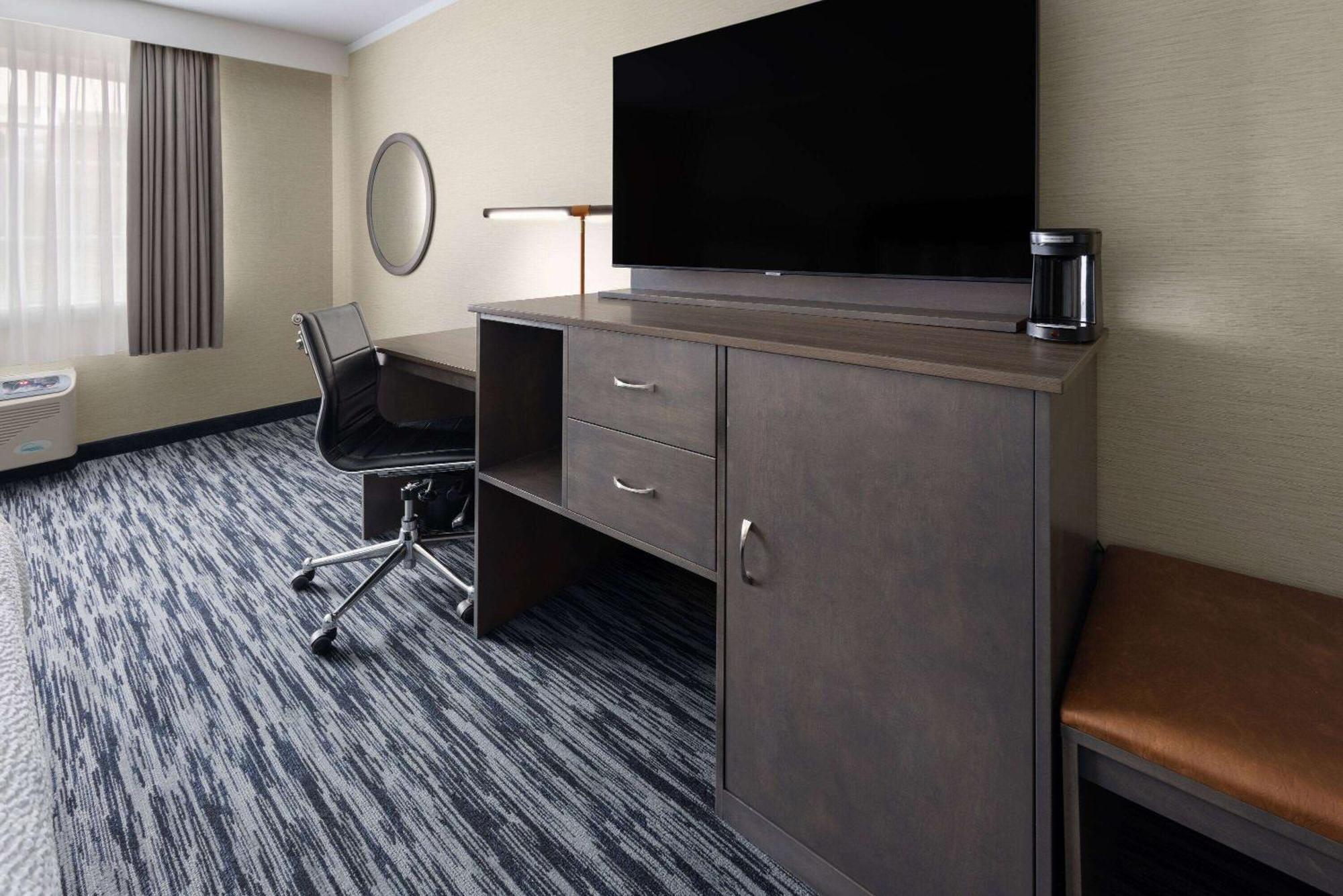Penn Harris Hotel Harrisburg, Trademark By Wyndham Екстер'єр фото